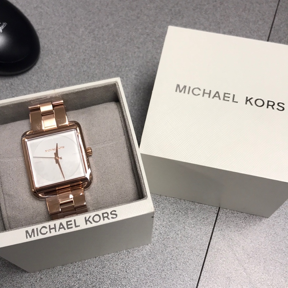 Micheal Kors Rose Gold Watch - Picture 7 of 7